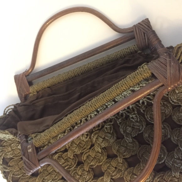 Crochet woven straw bag with wooden handles - Picture 3 of 3